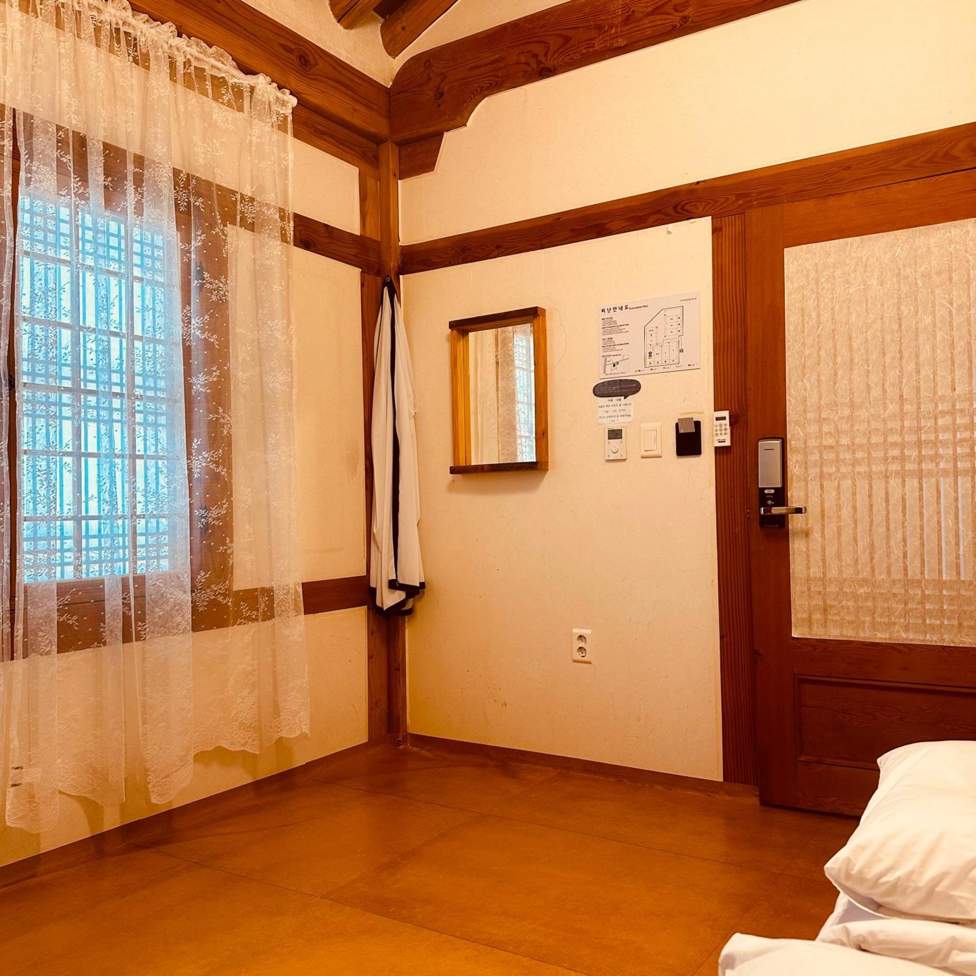 Jeonju Hanok Village Deoksugung Exterior foto