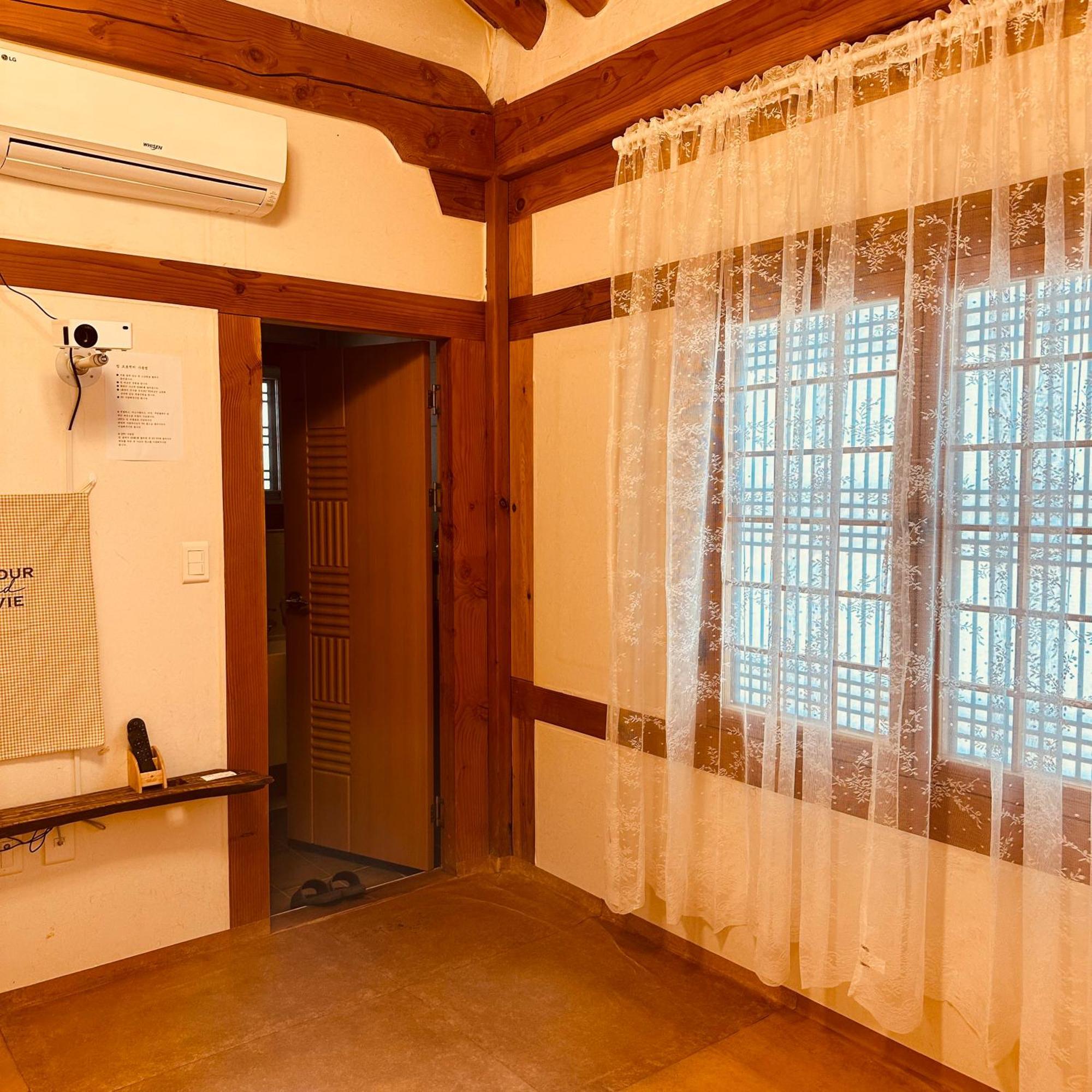 Jeonju Hanok Village Deoksugung Exterior foto