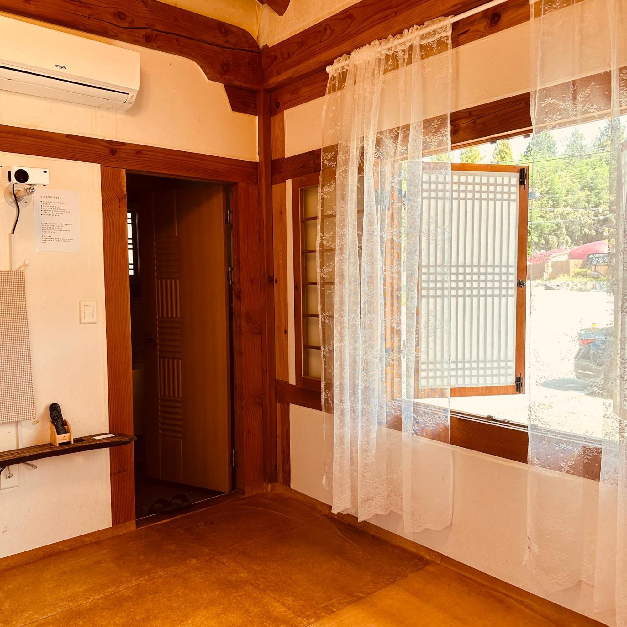 Jeonju Hanok Village Deoksugung Exterior foto