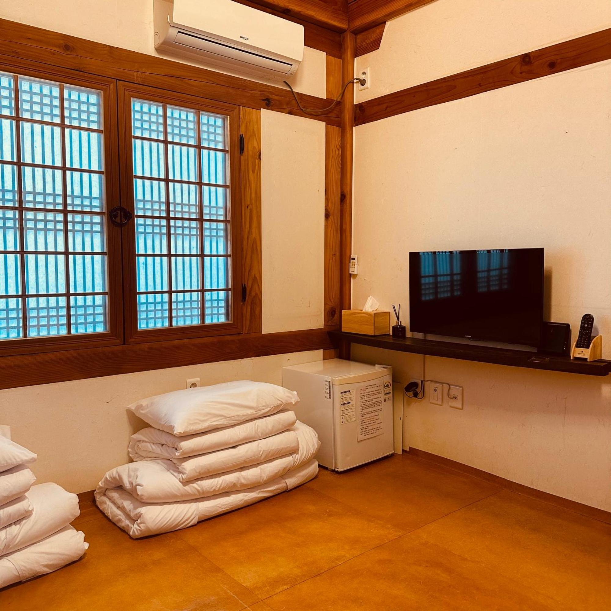 Jeonju Hanok Village Deoksugung Exterior foto