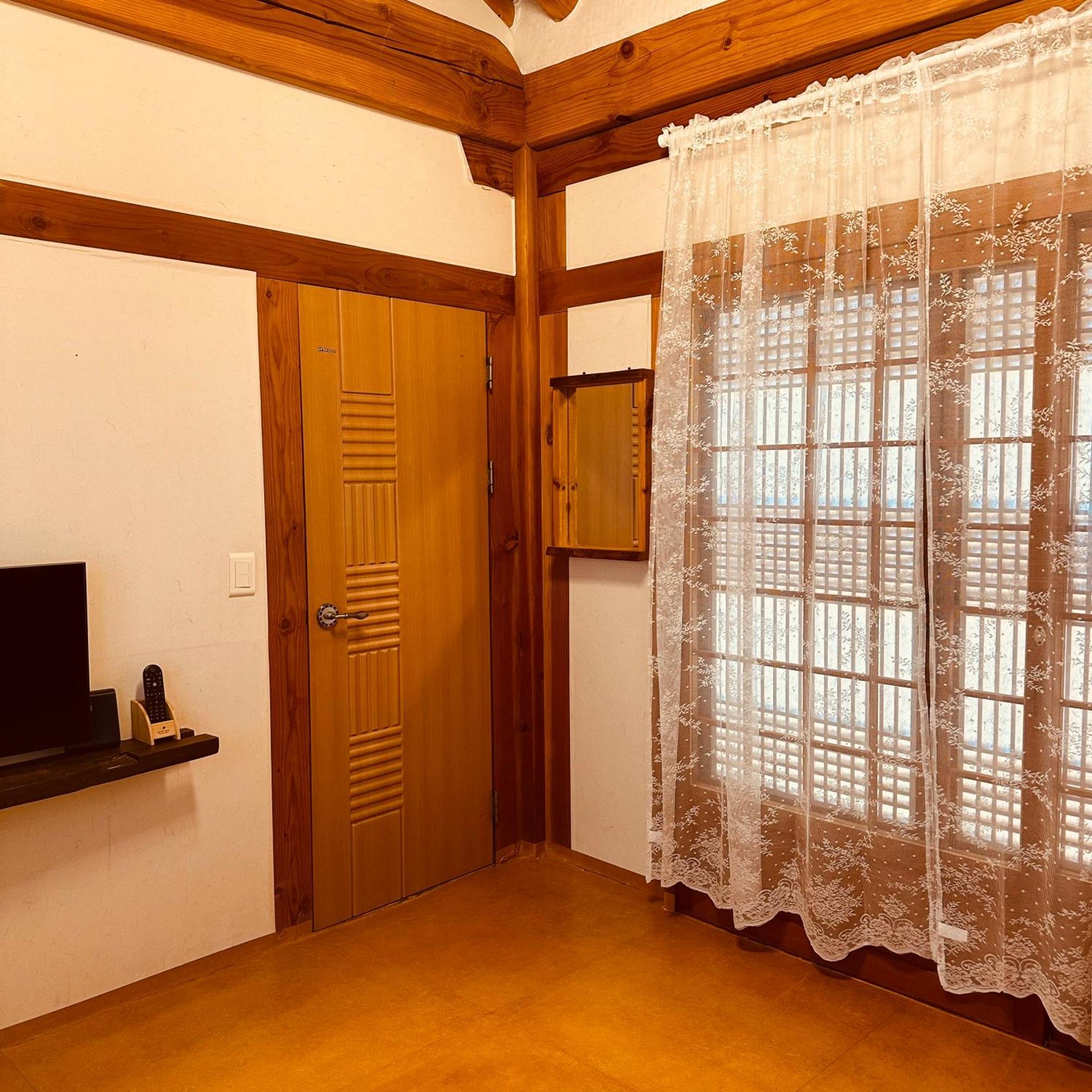 Jeonju Hanok Village Deoksugung Exterior foto