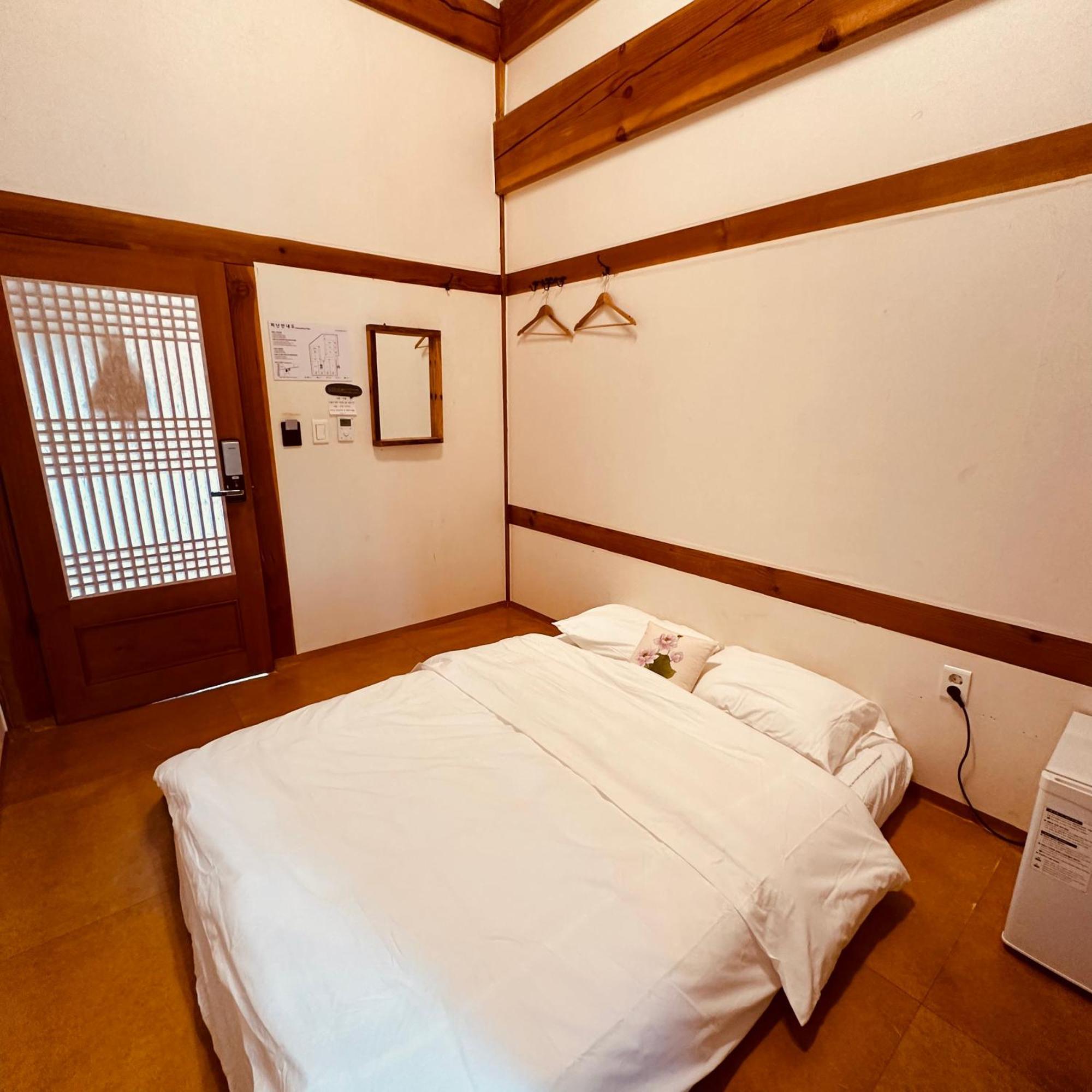 Jeonju Hanok Village Deoksugung Exterior foto