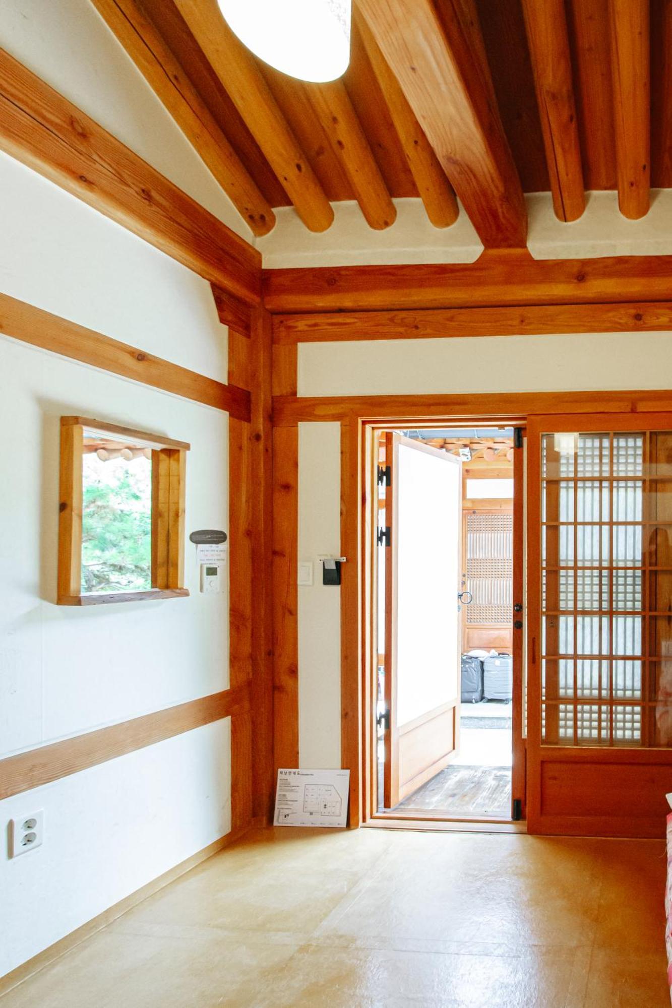 Jeonju Hanok Village Deoksugung Exterior foto